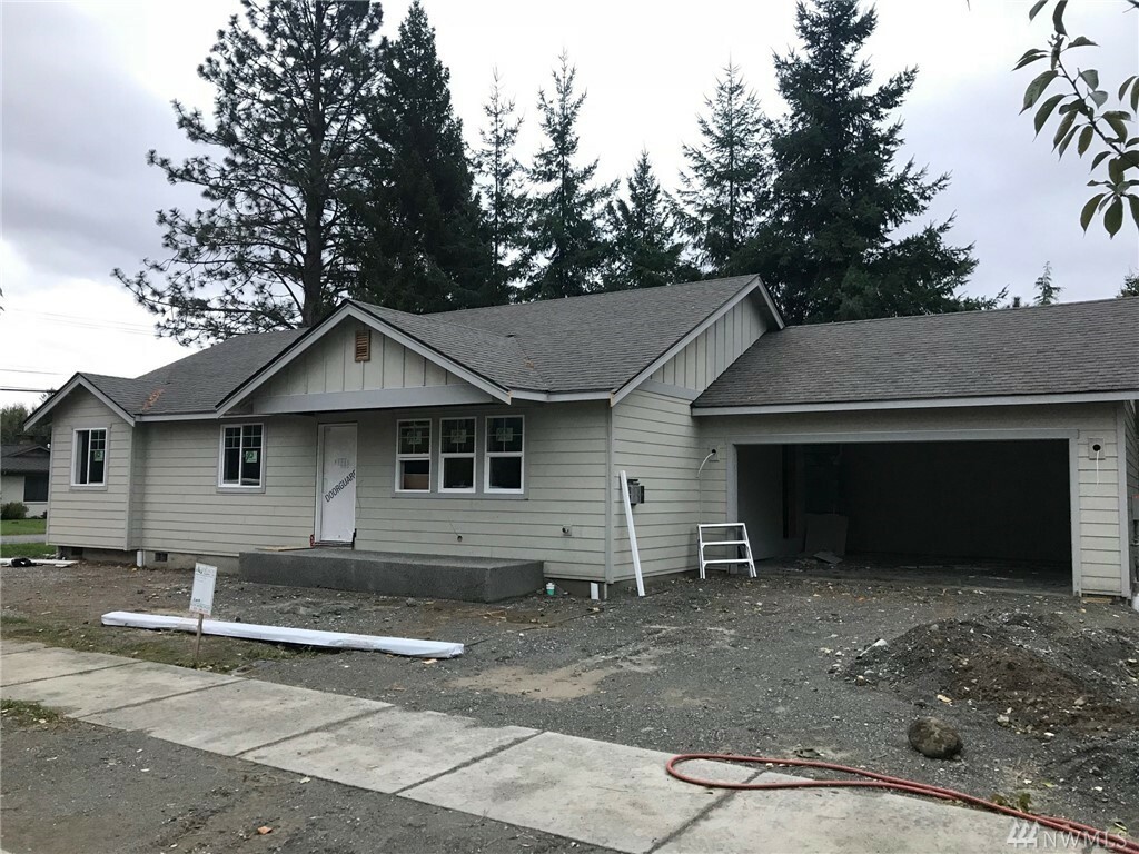 Property Photo:  501 Debbie Dr  WA 98284 