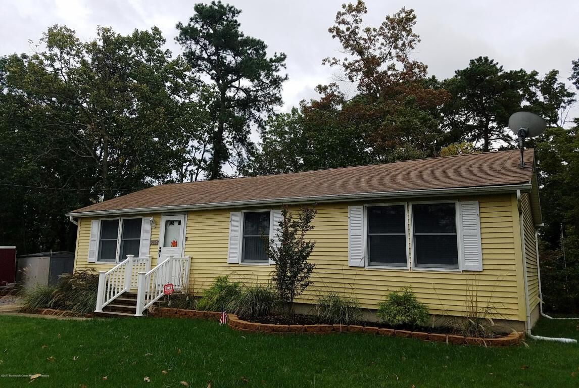 Property Photo:  985 Round Avenue  NJ 08723 