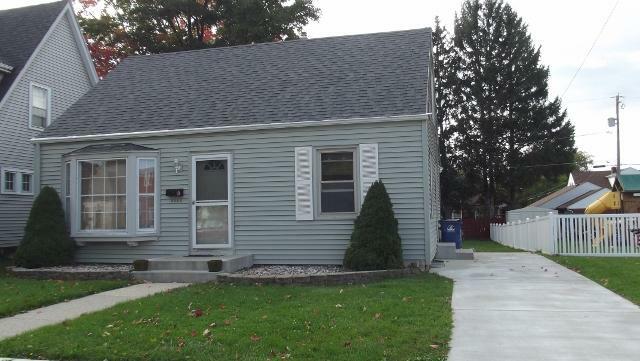 Property Photo:  2324 Coolidge Ave  WI 53403-3122 