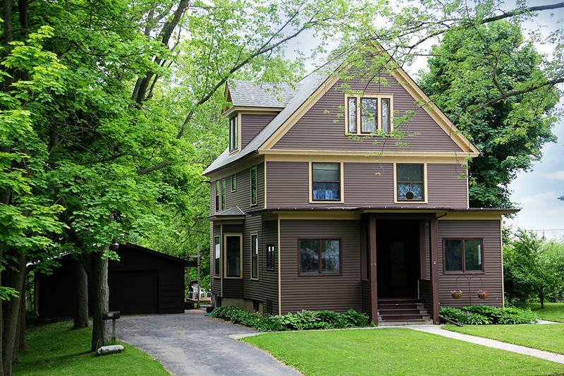 Property Photo:  419 Reed St  WI 53073 