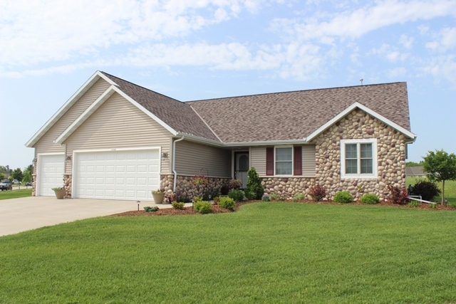 Property Photo: 1336 Lily Ave WI 53090