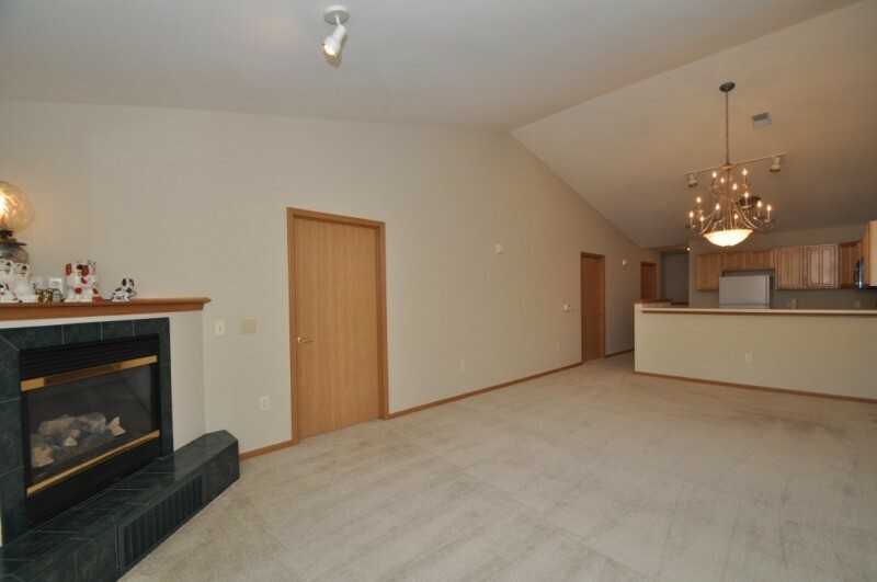 Property Photo:  2178 Pine Ridge Ct D  WI 53024 