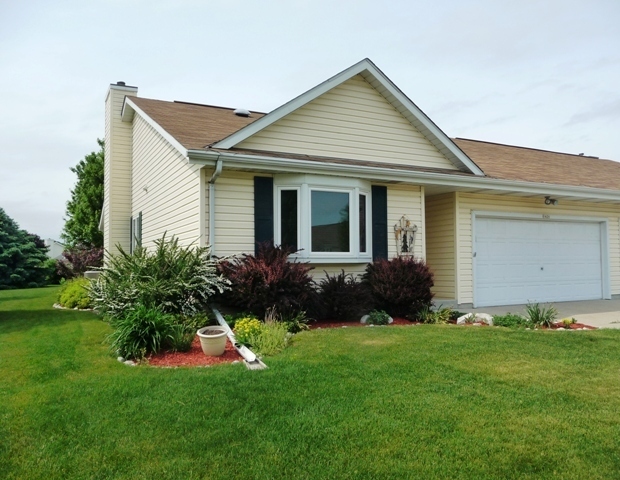 Property Photo: 1426 Vogt Dr WI 53095-5509