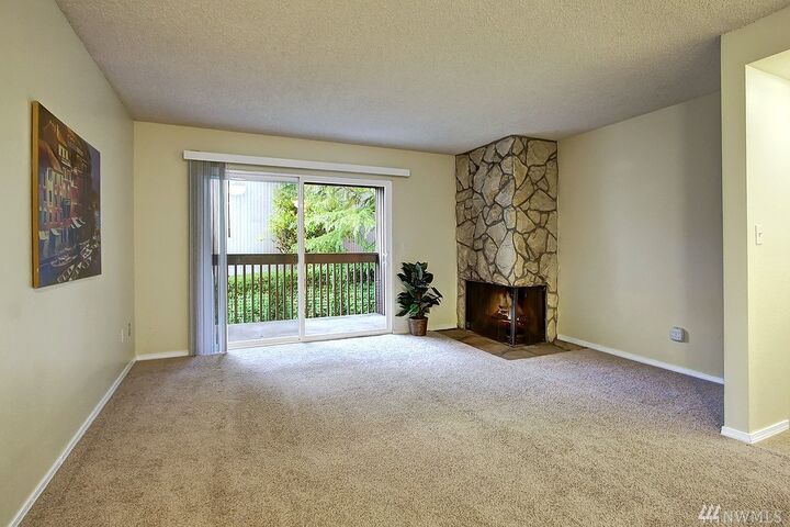 Property Photo: 17014 NE 80th St C6 WA 98052