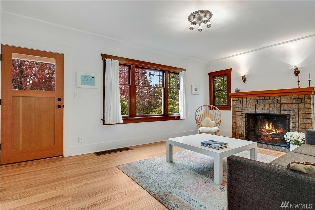 Property Photo: 353 N 81st St WA 98103