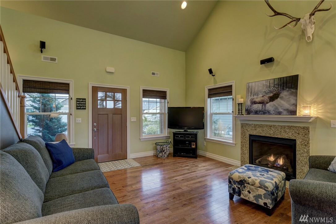 Property Photo:  407 Westview Pl  WA 98276 