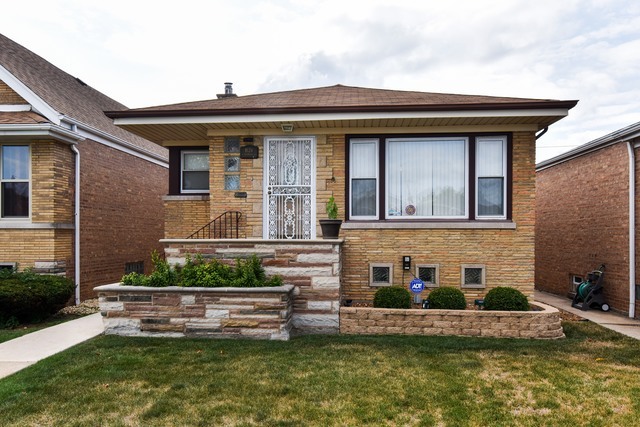 Property Photo: 8124 S Richmond Street IL 60652