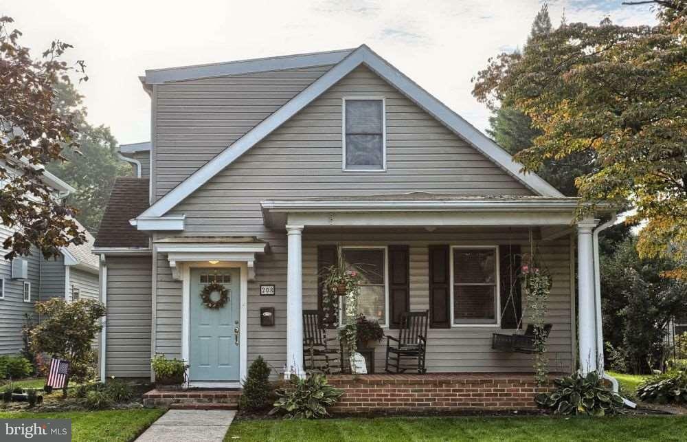 Property Photo:  208 Maple Avenue  PA 17033 