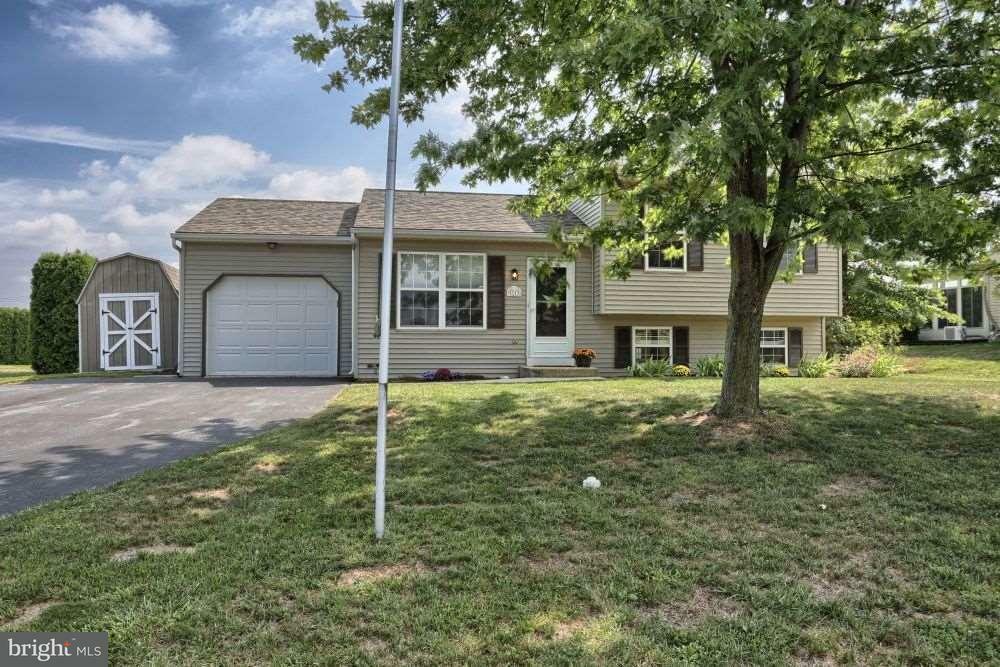 Property Photo:  113 W Brookfield Drive  PA 17046 