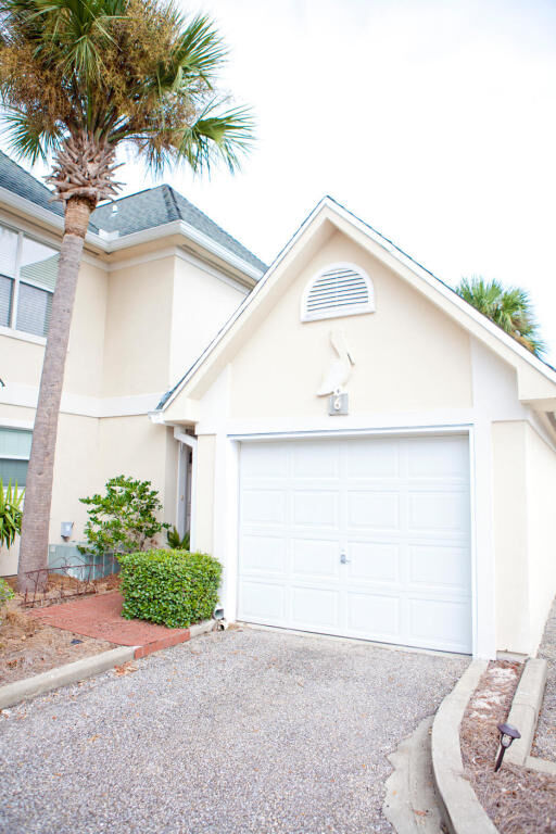 Property Photo: 234 Pelican Place Unit 6 FL 32541