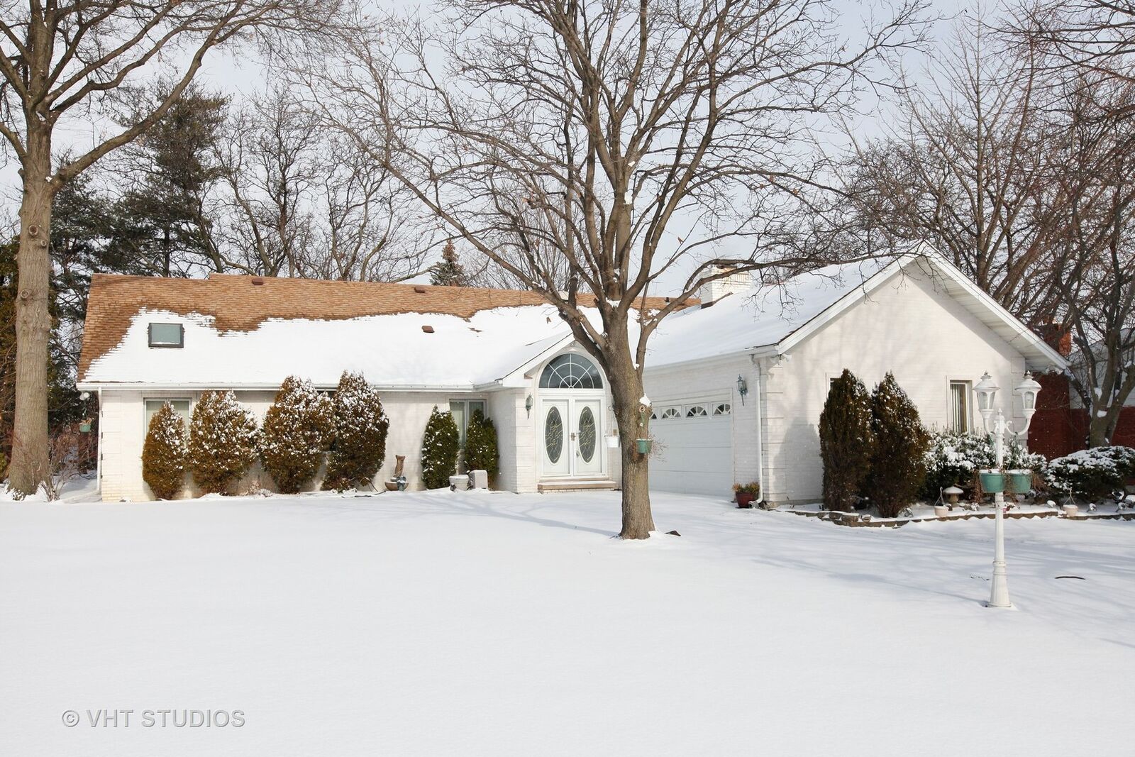 Property Photo: 19W060 Avenue Chateaux IL 60523
