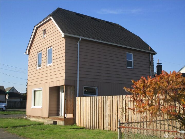 Property Photo:  800 E Market St  WA 98520 