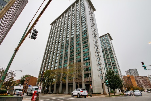 Property Photo:  3600 Lake Shore Drive 816  IL 60613 