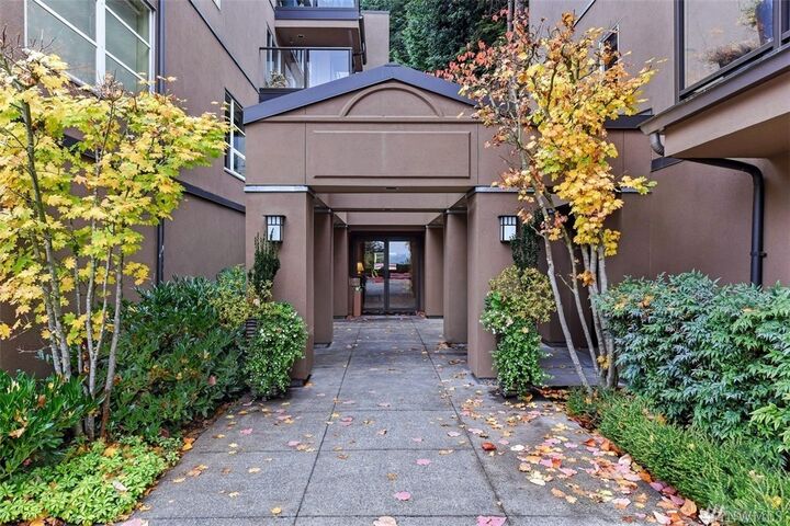 Property Photo: 11110 NE 41st Drive 47 WA 98033