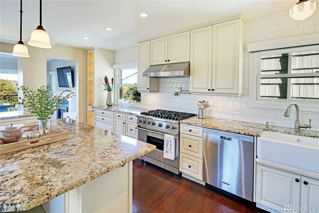 Property Photo:  5818 E Green Lake Wy N  WA 98103 