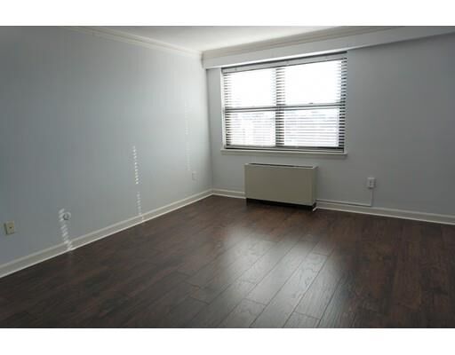 Property Photo:  8 Whittier Pl 18F  MA 02114 