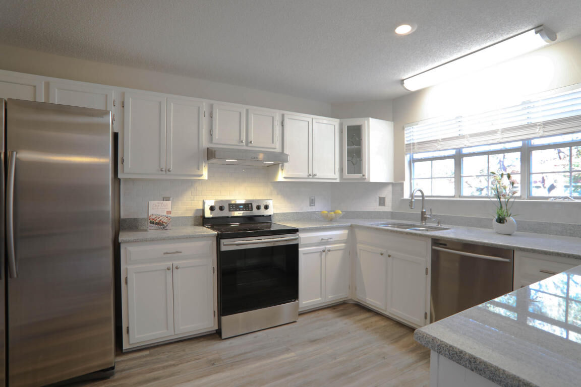 Property Photo:  520 Garden Oaks Cove  FL 32578 