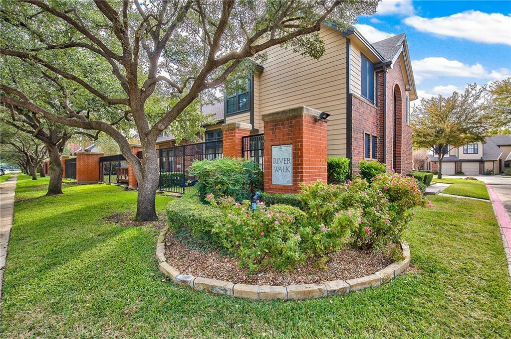 Property Photo:  422 Santa Fe Trail  TX 75063 