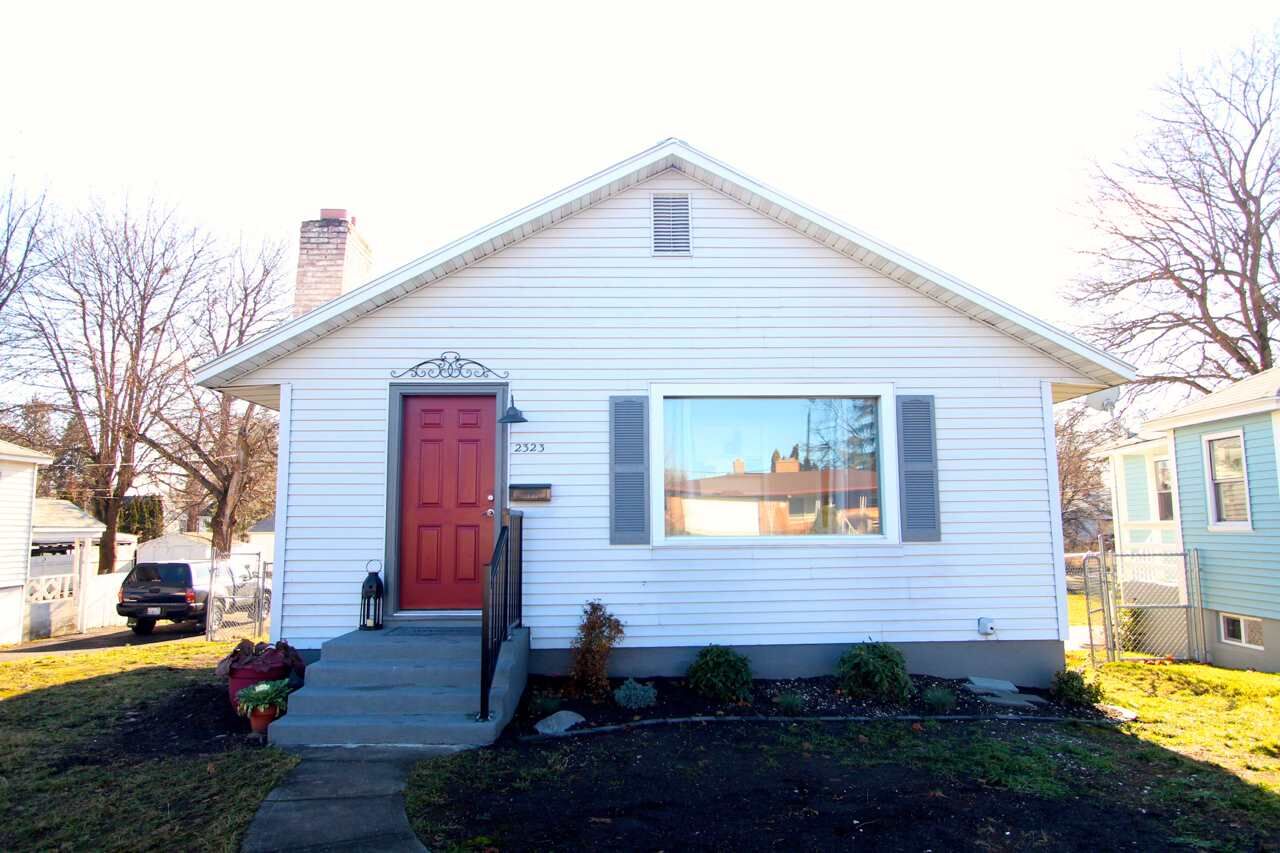 Property Photo: 2323 W Garland Ave WA 99205-2439