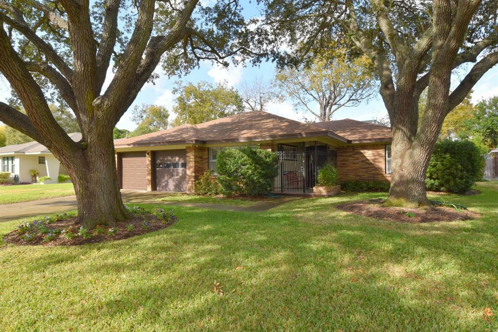 4602 Redstart Street  Houston TX 77035 photo