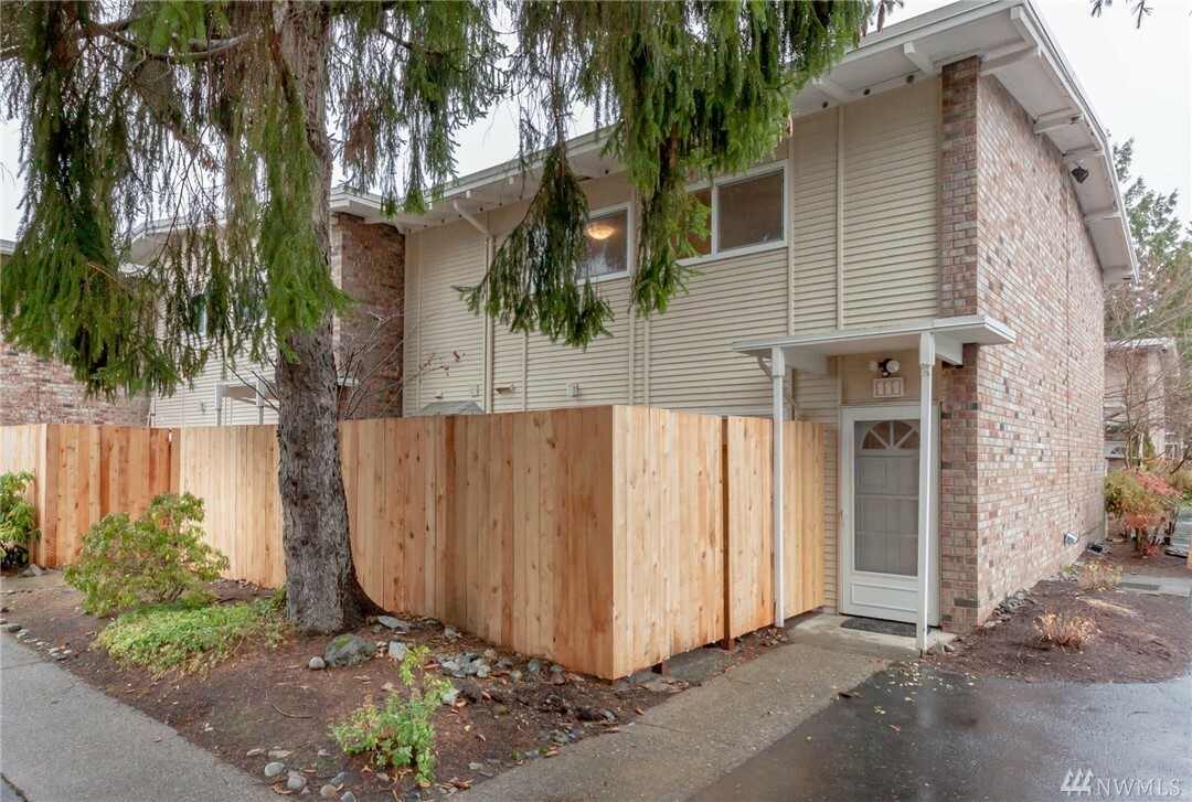 Property Photo:  12232 SE 59th St 111  WA 98006 