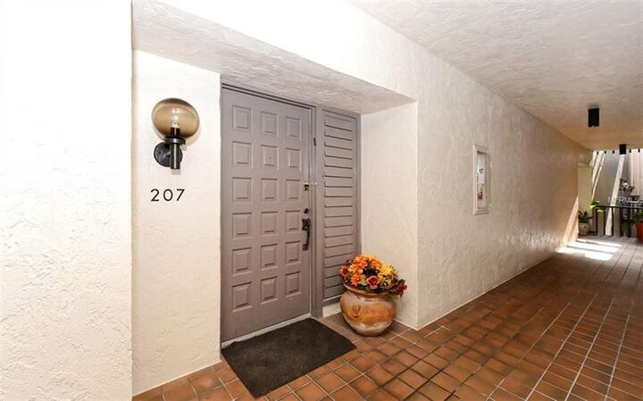 Property Photo: 2089 Gulf Of Mexico Drive G1-207 FL 34228