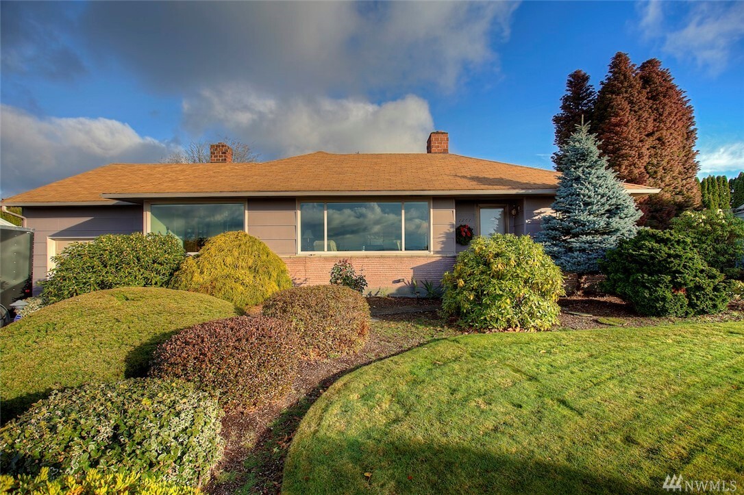 Property Photo: 1261 S Fernside Dr WA 98465