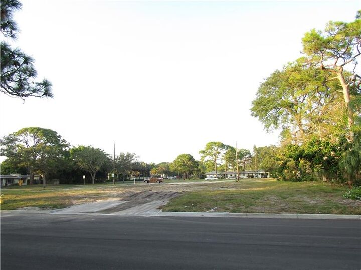 Property Photo:  235 Park Boulevard S  FL 34285 