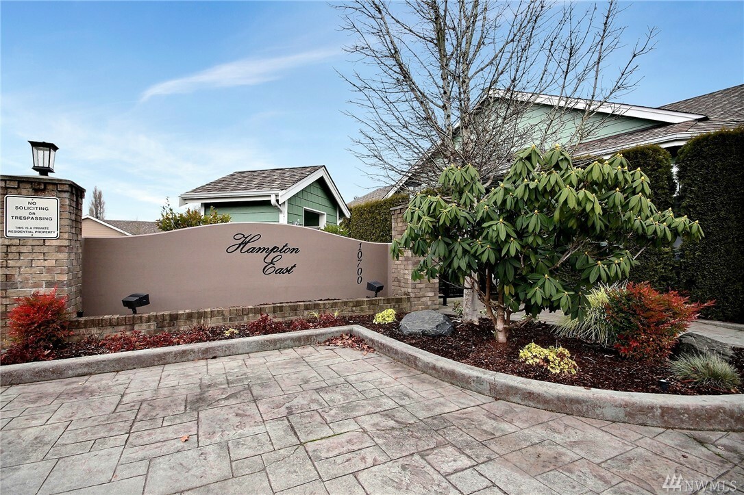 Property Photo:  10700 SE 260th St J-104  WA 98030 