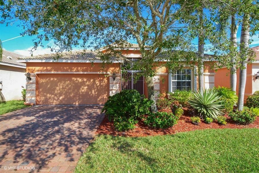 Property Photo: 6712 Via Bellini FL 33467