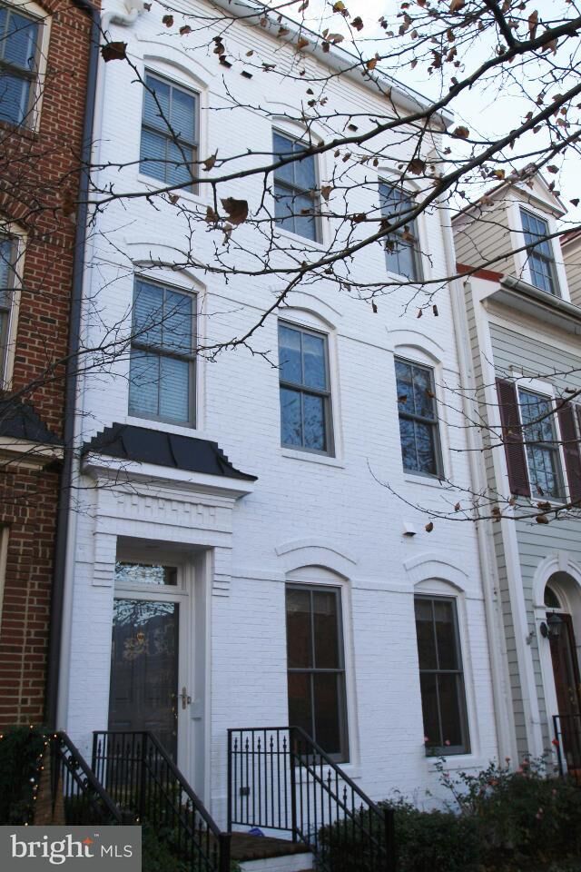 Property Photo:  420 Cook Street  VA 22314 