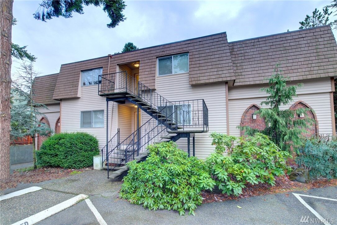 Property Photo:  7217 NE 175th St 111  WA 98028 