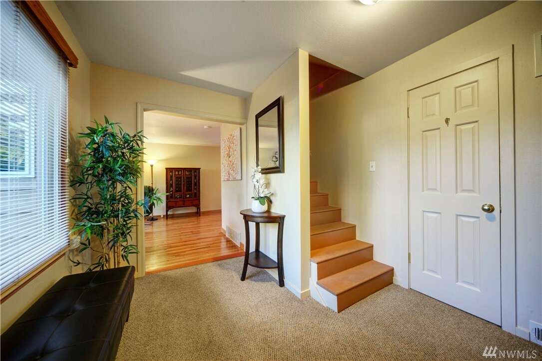 Property Photo:  341 NE 167th St  WA 98155 