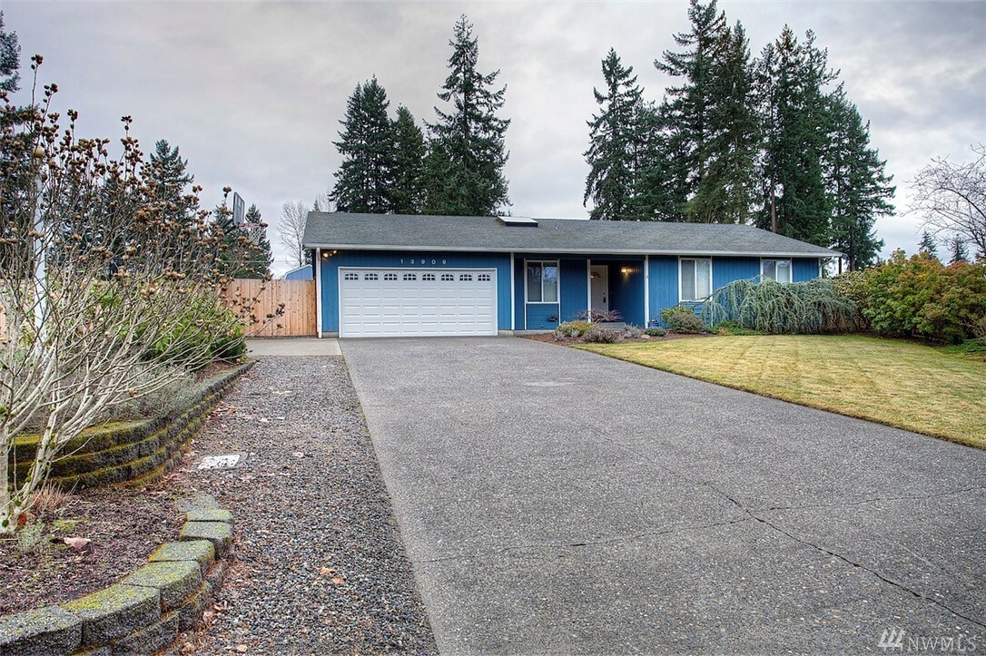 Property Photo:  13909 125th Ave E  WA 98374 