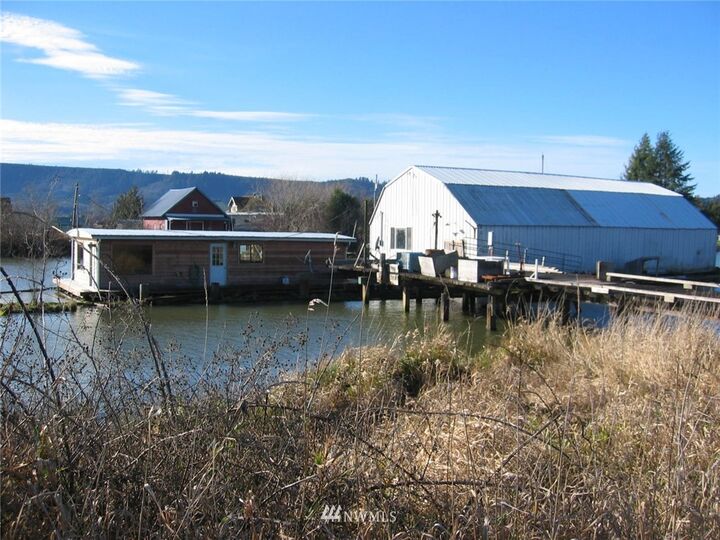 Property Photo:  258 W Little Island Road  WA 98612 