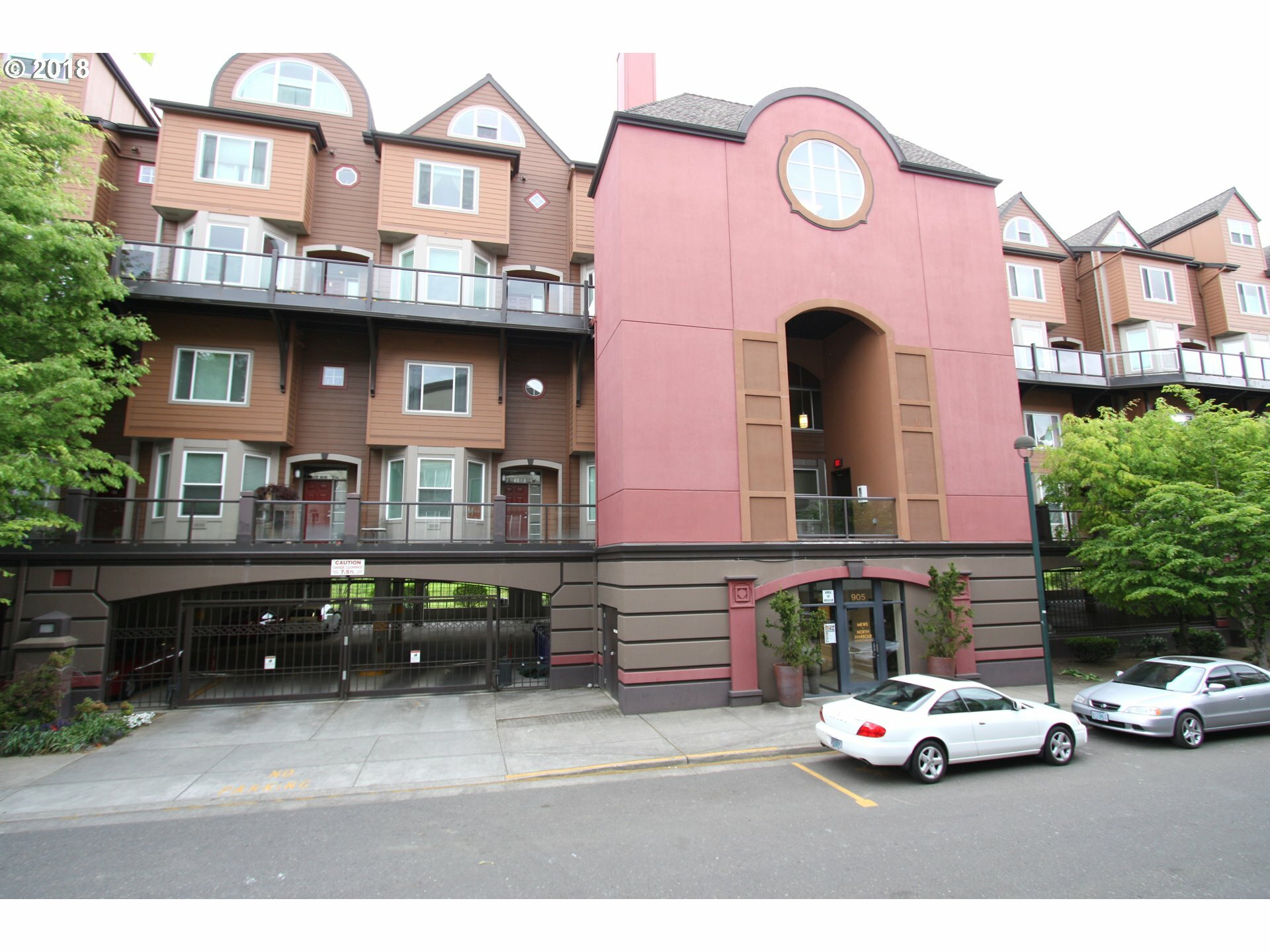 Property Photo:  905 N Harbour Dr 24  OR 97217 
