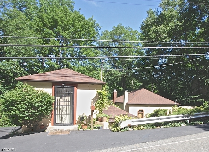 Property Photo:  421 Skyline Lakes Dr  NJ 07456 