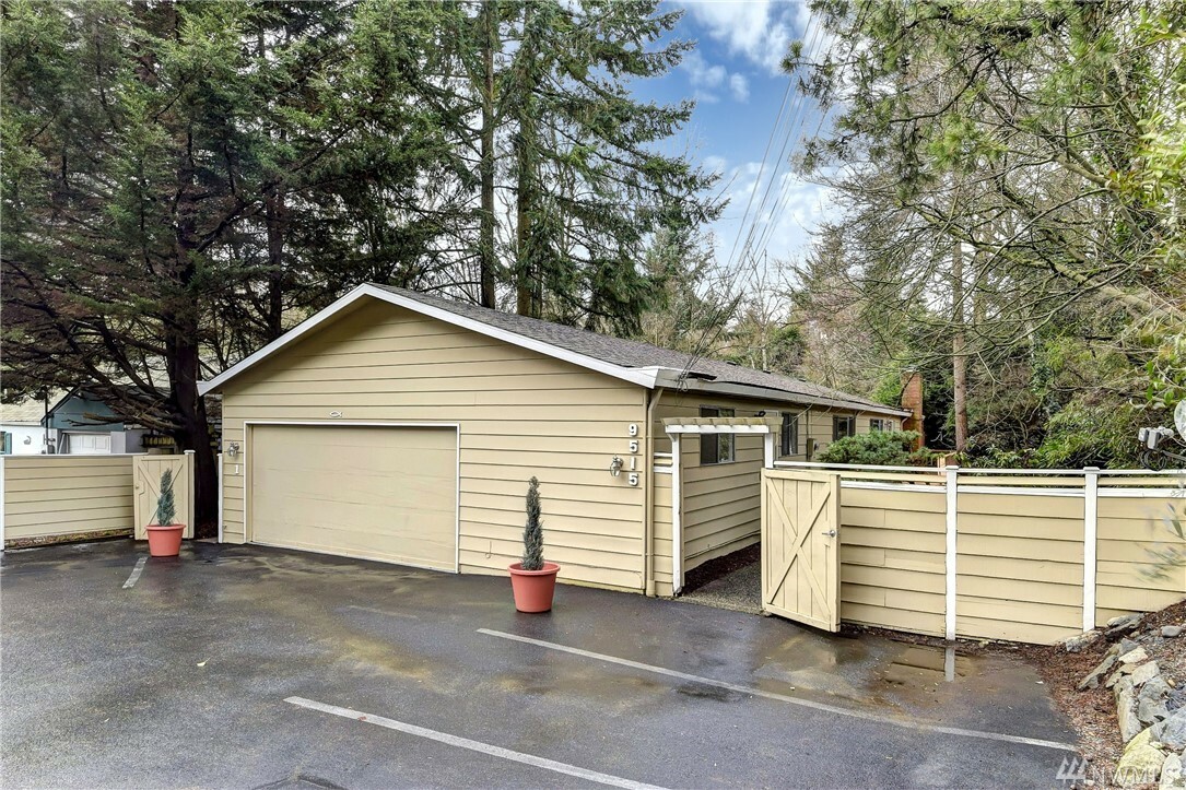 Property Photo:  9515 Sand Point Way NE  WA 98115 