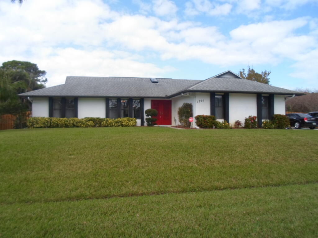 Property Photo: 1701 SE Blockton Avenue SE FL 34952