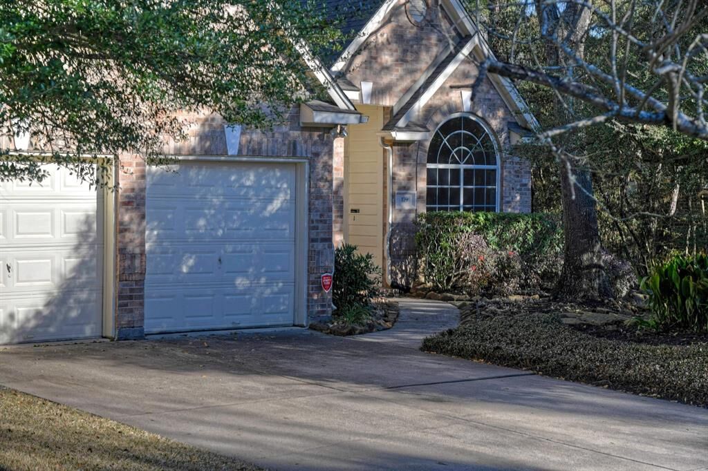 Property Photo: 179 W Sterling Pond Circle TX 77382
