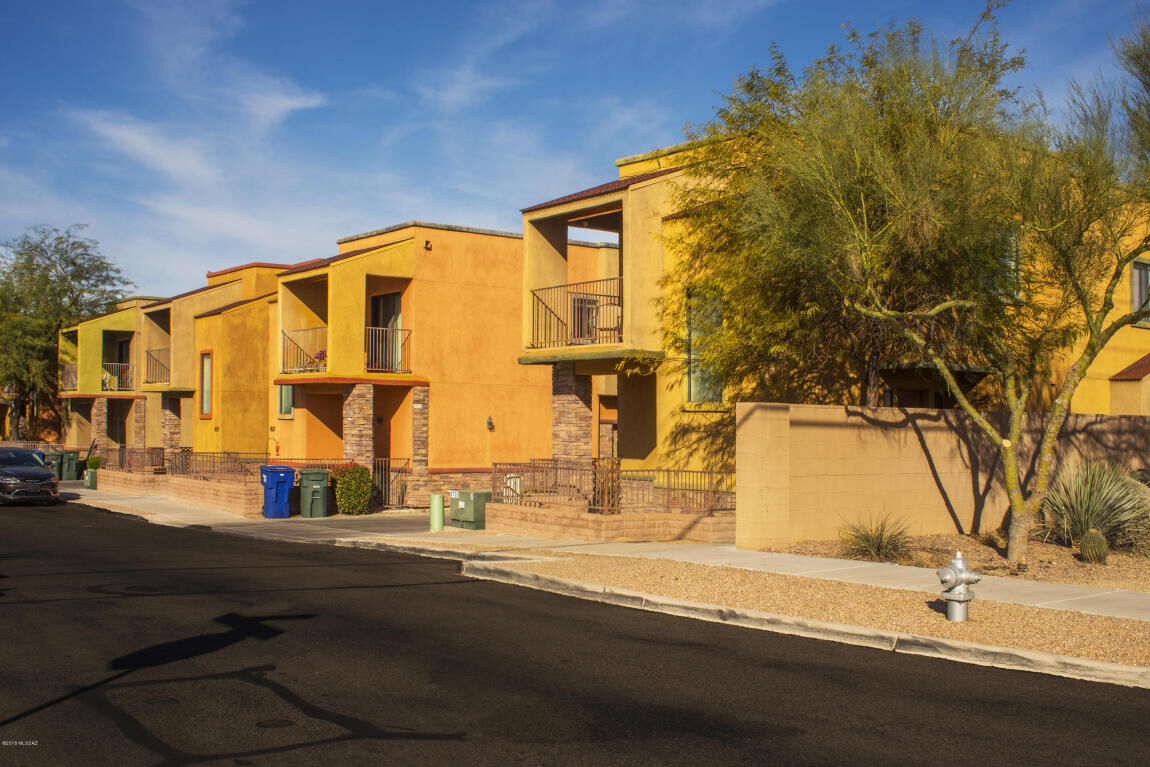 Property Photo:  8663 E Placita De Las Tarascas 2  AZ 85710 