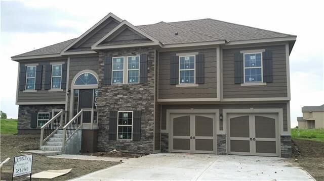 Property Photo: 809 N Cypress Circle MO 64060