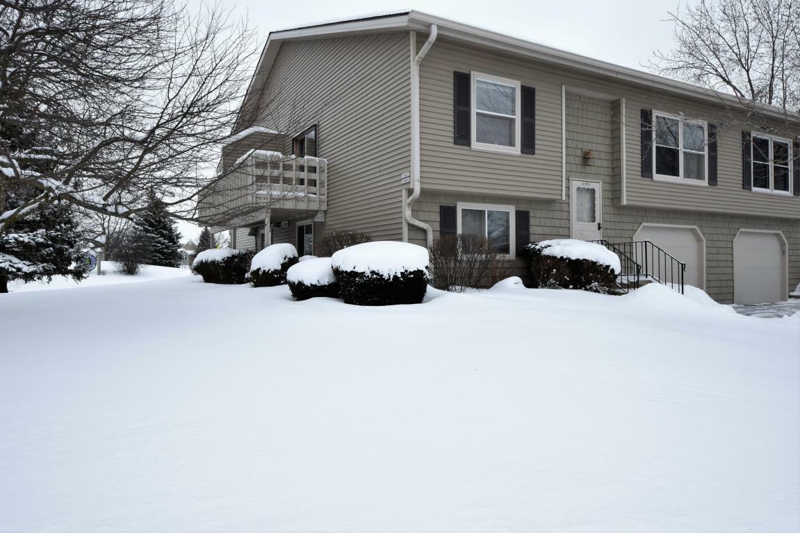 Property Photo:  10401 W Parkcrest Cir  WI 53132 