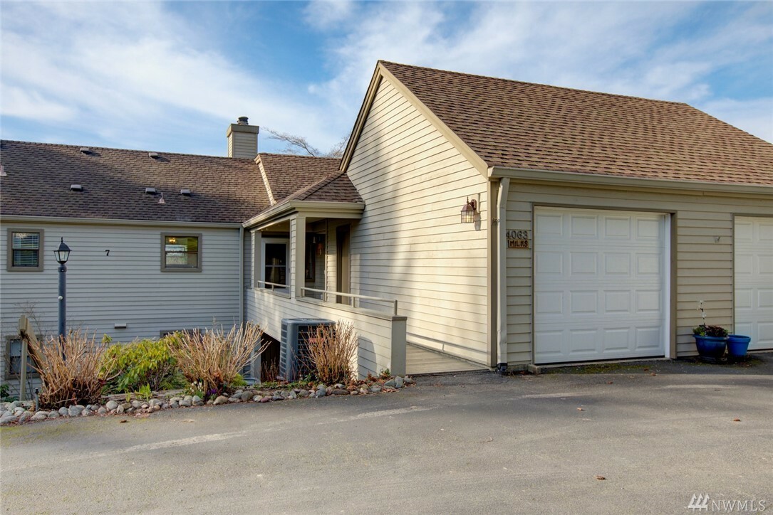 Property Photo: 4063 223 Place SE 2024 WA 98029