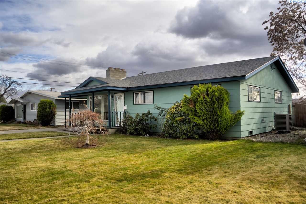 Property Photo:  1808 W Marie St  WA 99301 