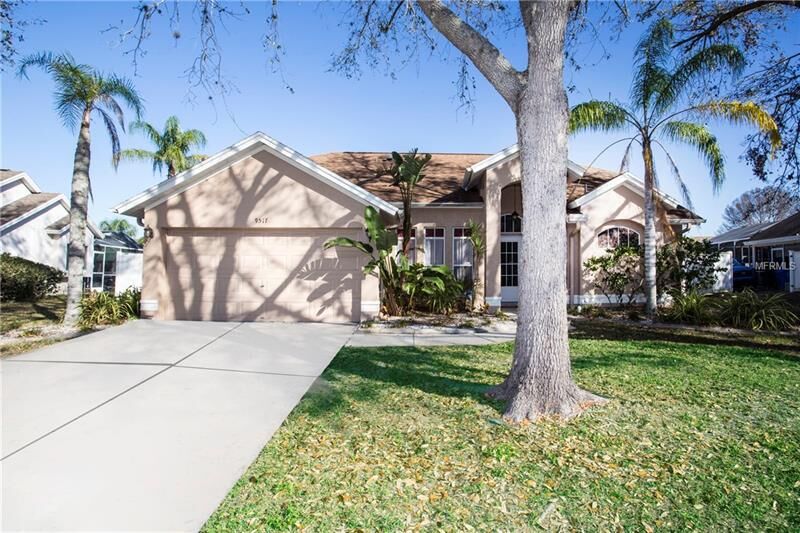 Property Photo: 9517 Sunnyoak Drive FL 33569