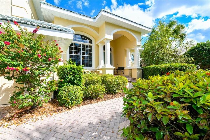 Property Photo: 5585 Siesta Estates Court FL 34242