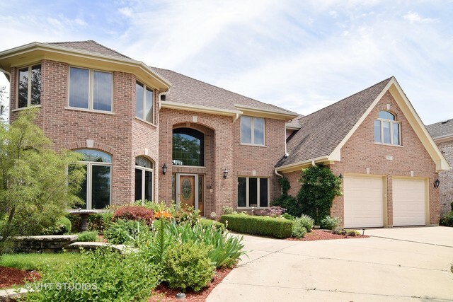 Property Photo:  917 Stonehedge Drive  IL 60101 