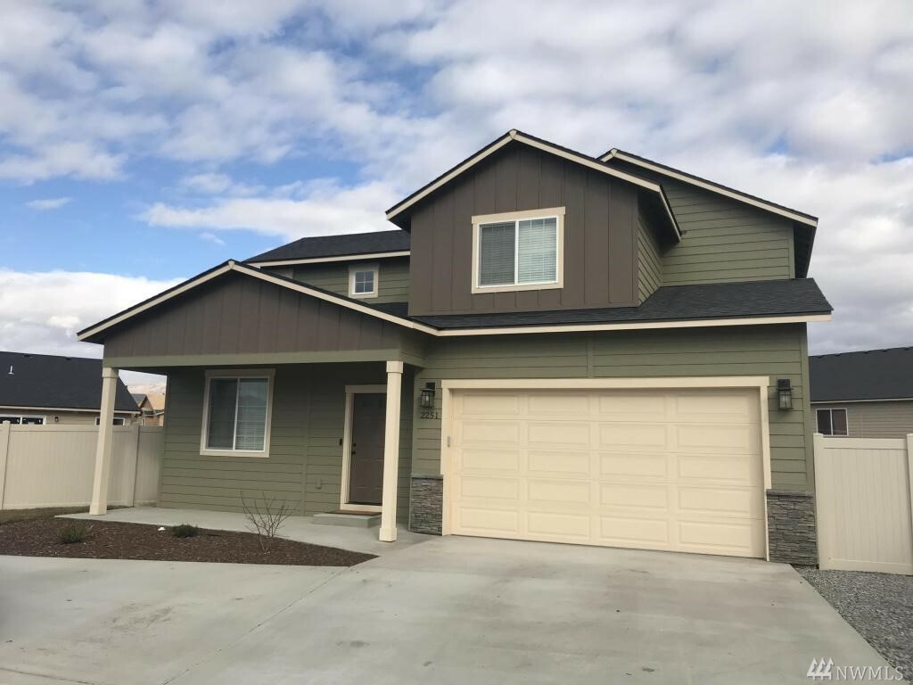 Property Photo: 336 S Nevada Ave WA 98802