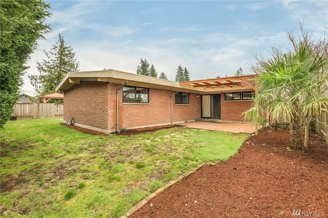 Property Photo:  6903 192nd Place SW  WA 98036 